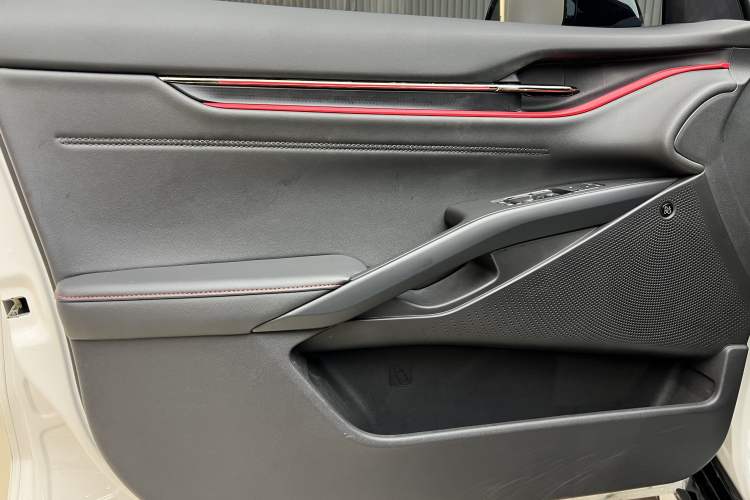 Used Ford EVOS 2022 EcoBoost 245 Sport Edition Interior 12