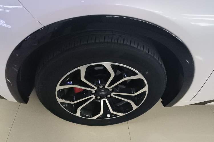 Used Ford EVOS 2022 EcoBoost 245 Sport Edition Left Front Wheel Hub