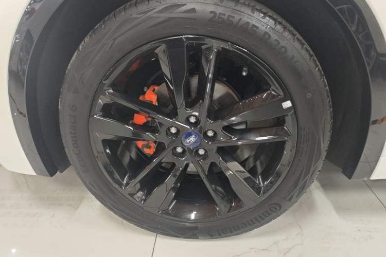 Used Ford EVOS 2022 EcoBoost 245 First Edition Limited Edition Left Front Wheel Hub