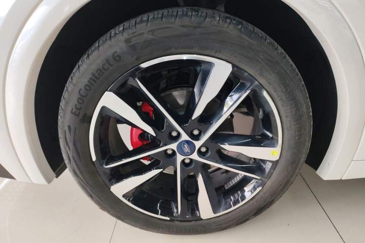Used Ford EVOS 2022 Facelift EcoBoost 245 ST-Line Left Front Wheel Hub