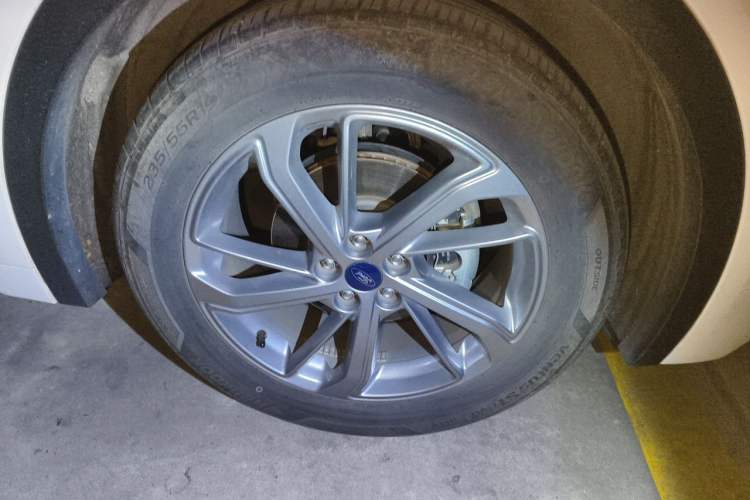 Used Ford EVOS 2022 EcoBoost 245 Style Edition Right Front Wheel Hub