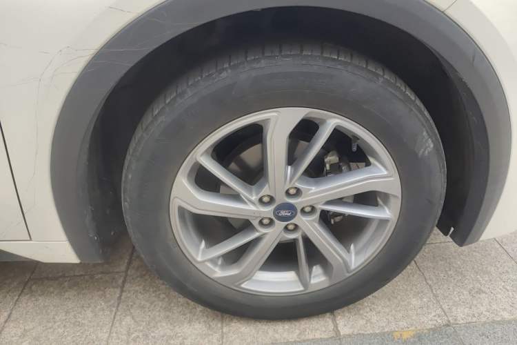 Used Ford EVOS 2022 EcoBoost 245 Style Edition Right Front Wheel Hub