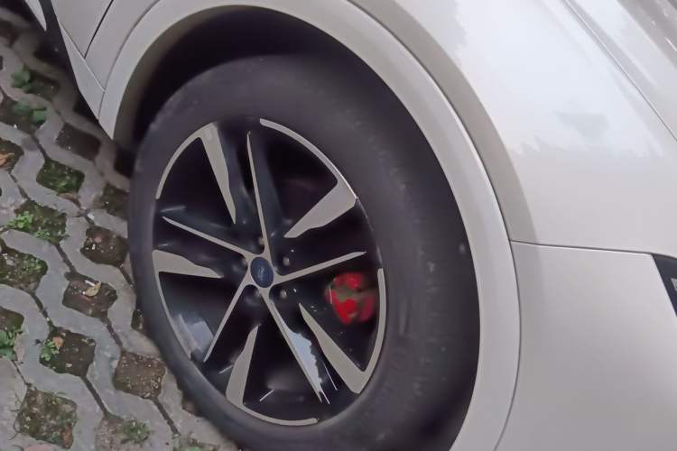 Used Ford EVOS 2022 Facelift EcoBoost 245 ST-Line Right Front Wheel Hub