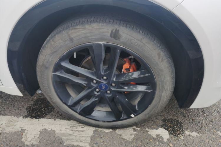 Used Ford EVOS 2022 EcoBoost 245 First Edition Limited Edition Right Front Wheel Hub