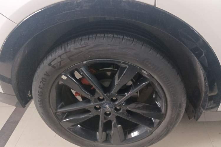 Used Ford EVOS 2022 EcoBoost 245 First Edition Limited Edition Right Rear Wheel Hub