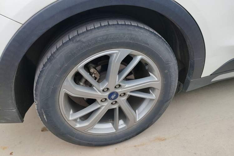 Used Ford EVOS 2022 EcoBoost 245 Style Edition Right Rear Wheel Hub