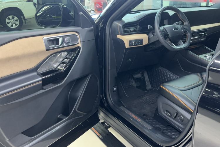 Used Ford Explorer 2024 2.3T EcoBoost Kunlun Peak Edition 7-Seater Interior 2