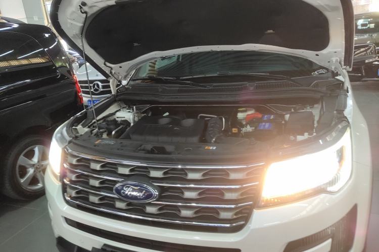Used Ford Explorer  Engine Bay