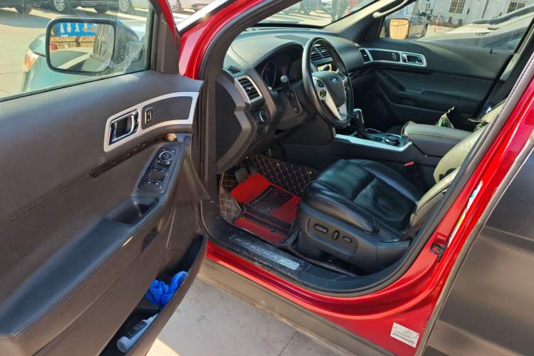 Used Ford Explorer 2011 3.5 Limited Interior 3
