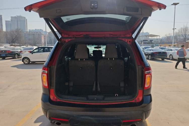 Used Ford Explorer 2011 3.5 Limited Trunk