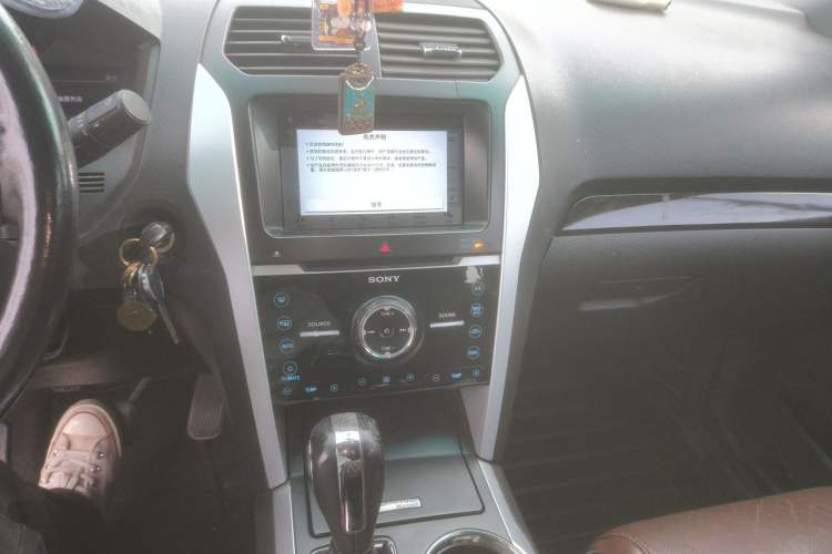 Used Ford Explorer 2011 3.5 Limited Audio And AC Panel