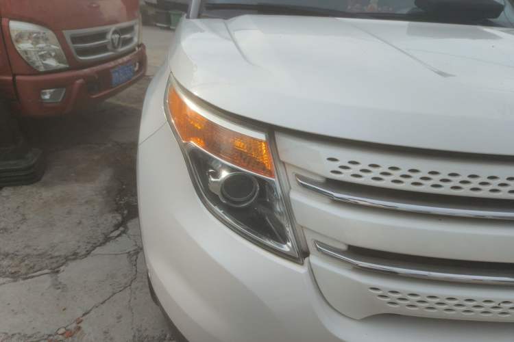 Used Ford Explorer 2011 3.5 Limited Right Front Headlight