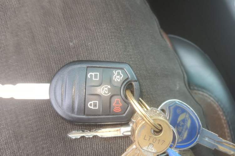 Used Ford Explorer 2011 3.5 Limited Vehicle Key