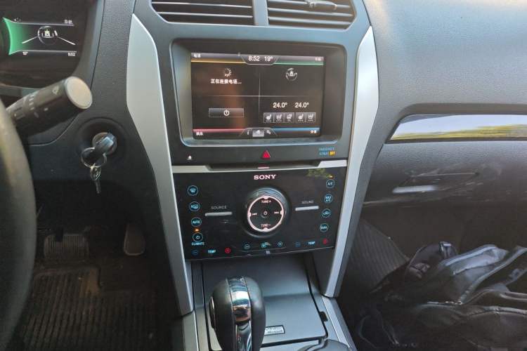 Used Ford Explorer 2013 3.5L Deluxe Model Audio And AC Panel