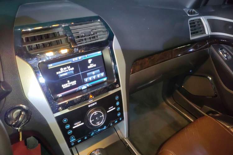 Used Ford Explorer 2013 3.5L Deluxe Model Audio And AC Panel