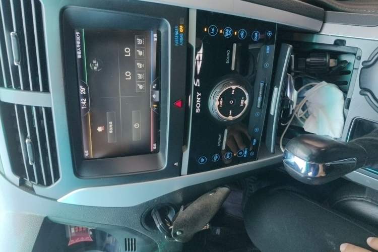 Used Ford Explorer 2013 3.5L Deluxe Model Audio And AC Panel