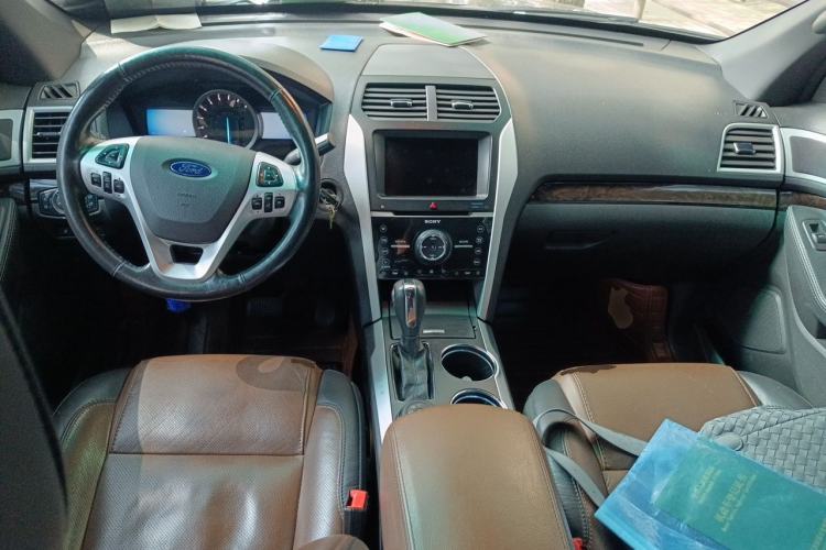 Used Ford Explorer 2013 3.5L Deluxe Model Center Console