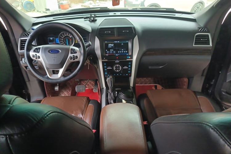 Used Ford Explorer 2013 3.5L Deluxe Model Center Console