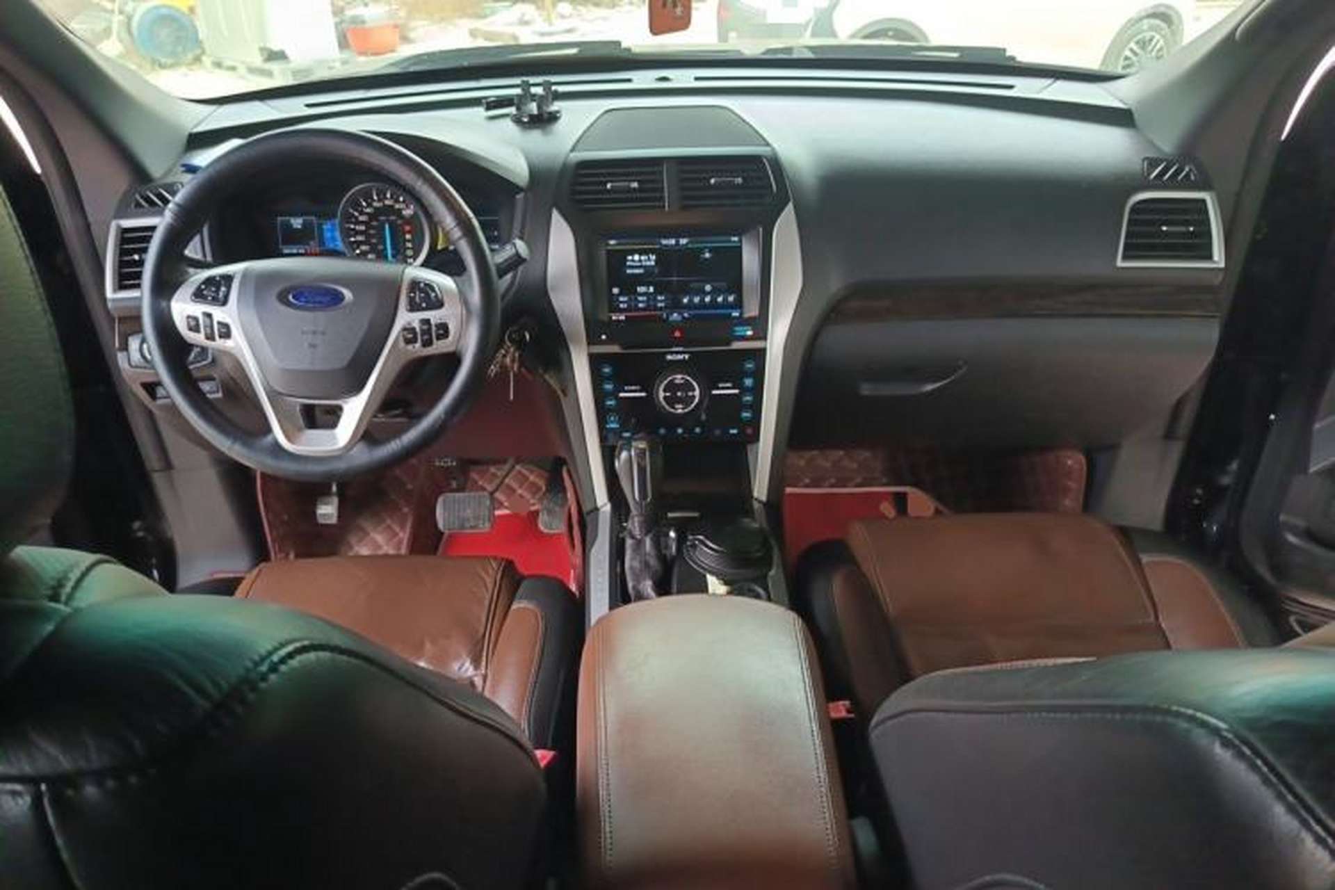 Used Ford Explorer 2013 3.5L Deluxe Model Center Console