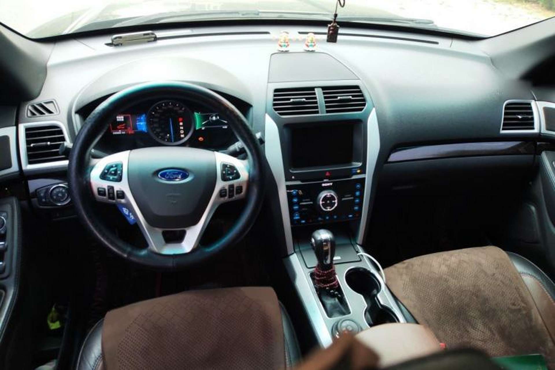 Used Ford Explorer 2013 3.5L Deluxe Model Center Console