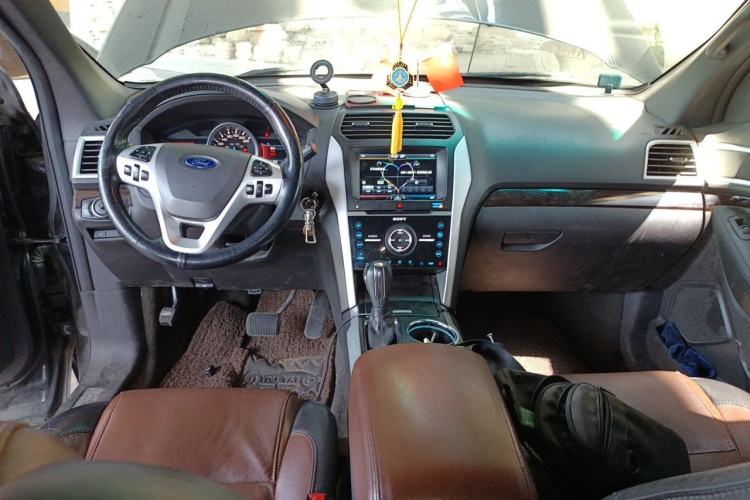 Used Ford Explorer 2013 3.5L Deluxe Model Center Console