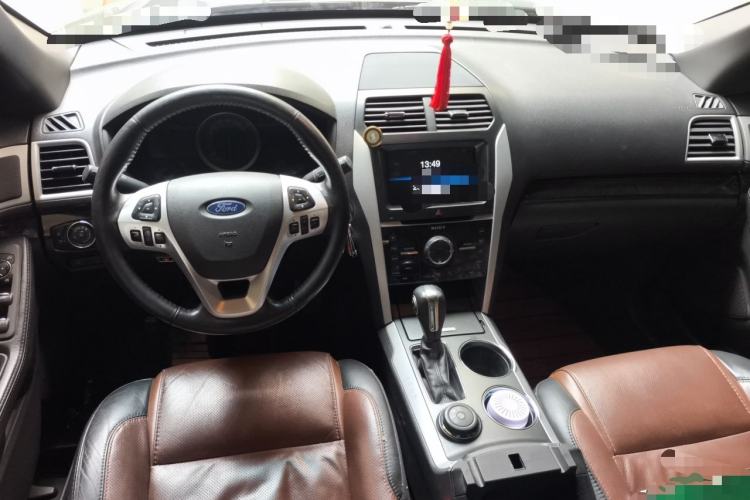 Used Ford Explorer 2013 3.5L Deluxe Model Center Console