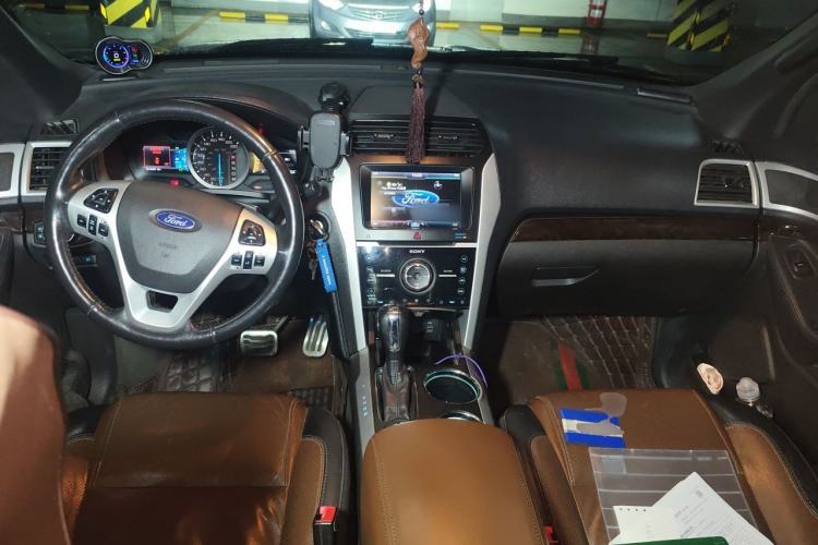Used Ford Explorer 2013 3.5L Deluxe Model Center Console