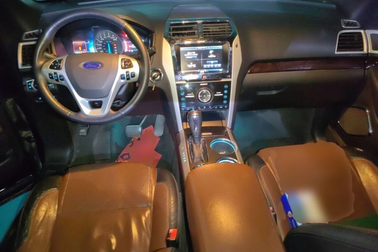 Used Ford Explorer 2013 3.5L Deluxe Model Center Console