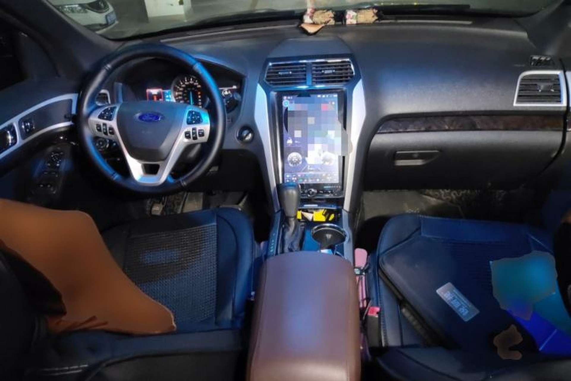 Used Ford Explorer 2013 3.5L Deluxe Model Center Console