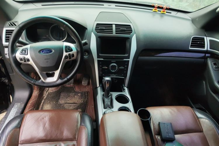 Used Ford Explorer 2013 3.5L Deluxe Model Center Console