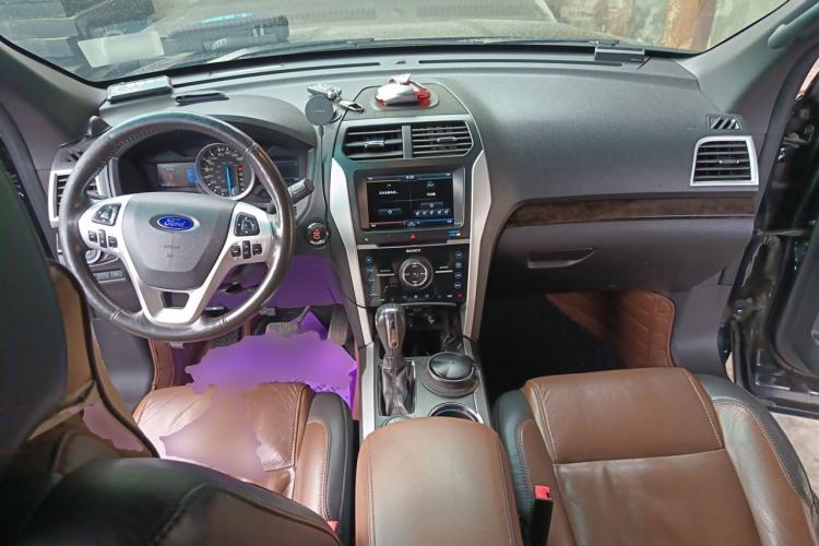 Used Ford Explorer 2013 3.5L Deluxe Model Center Console
