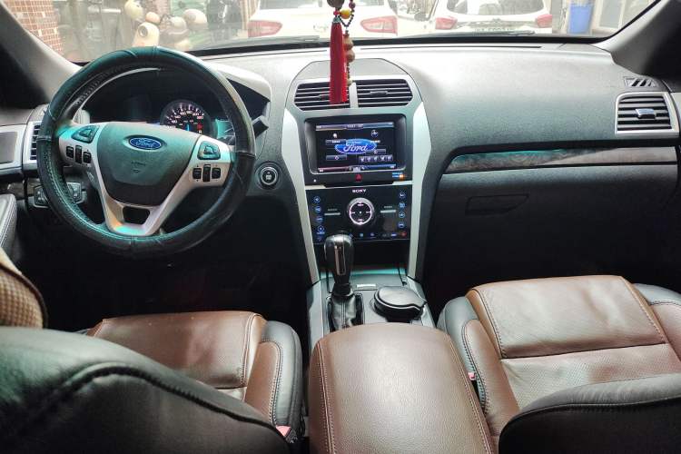 Used Ford Explorer 2013 3.5L Deluxe Model Center Console