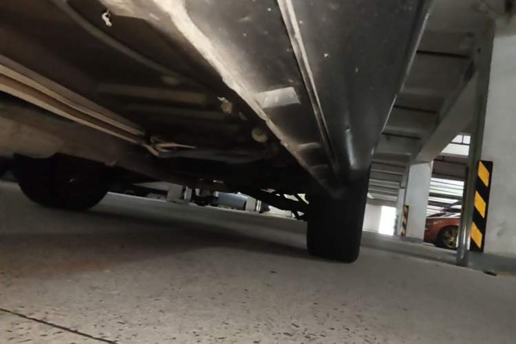 Used Ford Explorer 2013 3.5L Deluxe Model Chassis Front Left