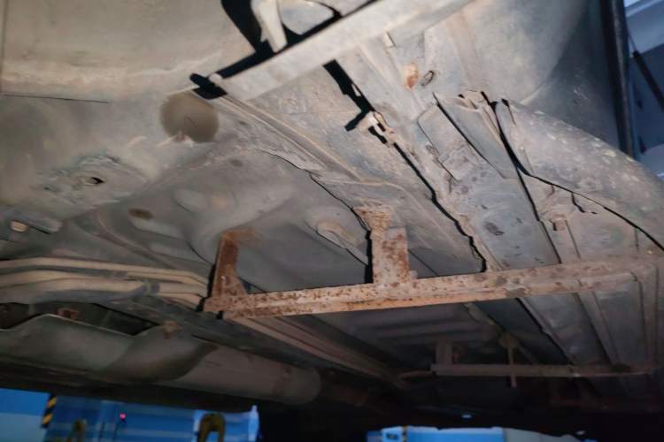 Used Ford Explorer 2013 3.5L Deluxe Model Chassis Front Left