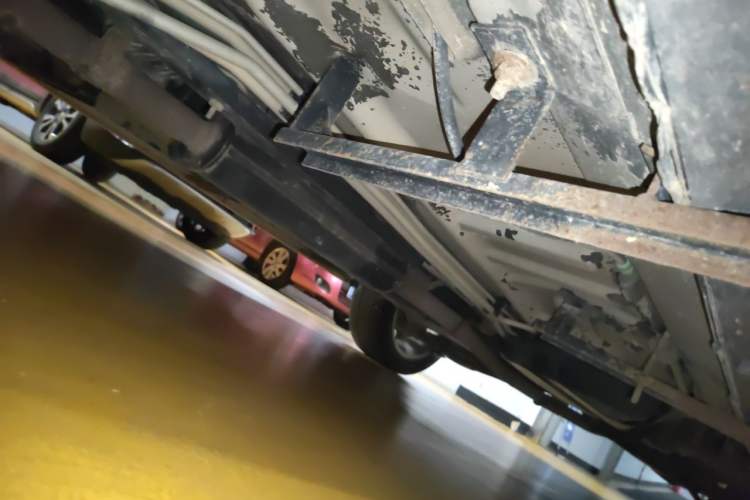 Used Ford Explorer 2013 3.5L Deluxe Model Chassis Front Left