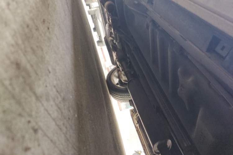 Used Ford Explorer 2013 3.5L Deluxe Model Chassis Rear Left