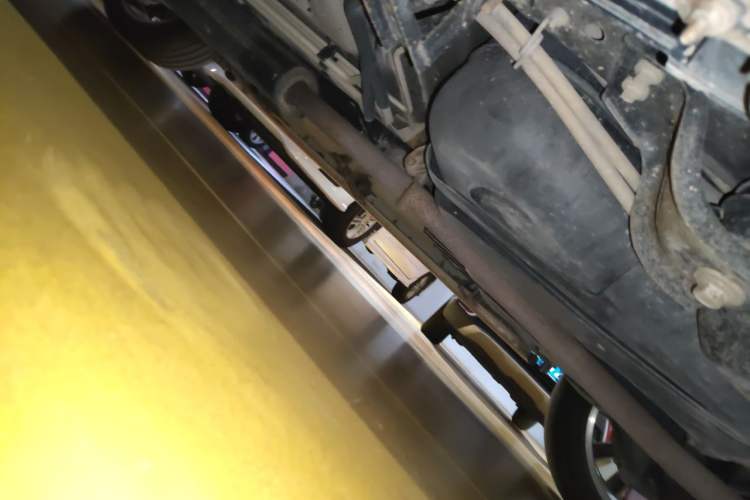 Used Ford Explorer 2013 3.5L Deluxe Model Chassis Rear Left