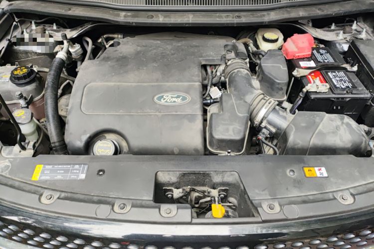 Used Ford Explorer 2013 3.5L Deluxe Model Engine Bay