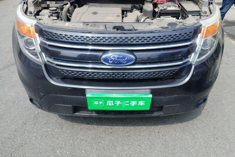 Used Ford Explorer 2013 3.5L Deluxe Model Engine Bay
