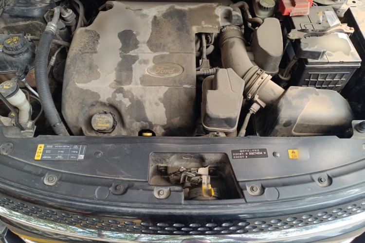 Used Ford Explorer 2013 3.5L Deluxe Model Engine Bay