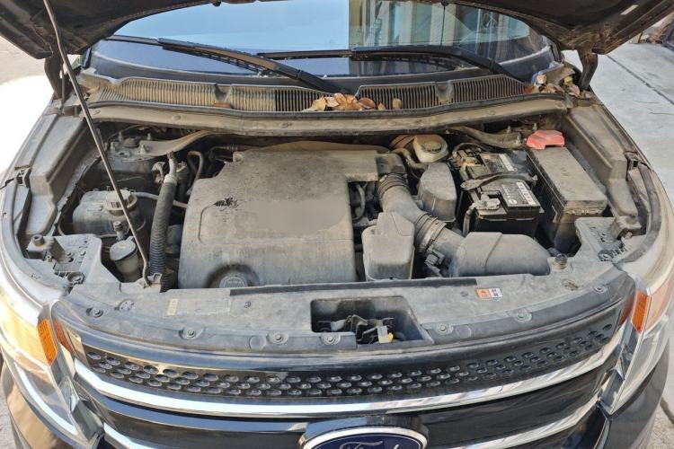 Used Ford Explorer 2013 3.5L Deluxe Model Engine Bay
