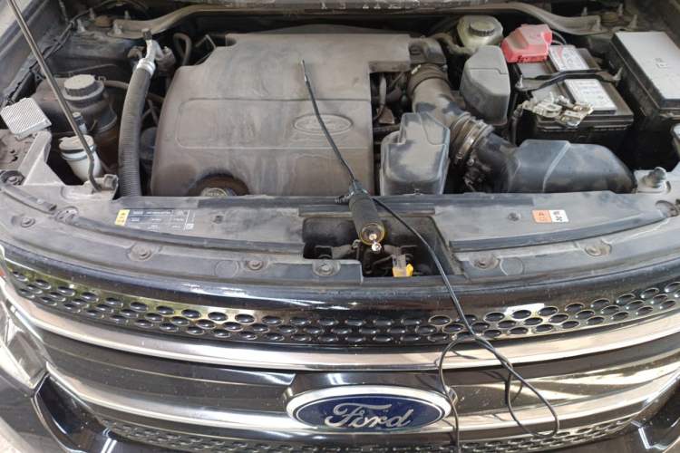 Used Ford Explorer 2013 3.5L Deluxe Model Engine Bay