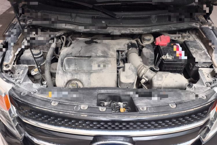 Used Ford Explorer 2013 3.5L Deluxe Model Engine Bay