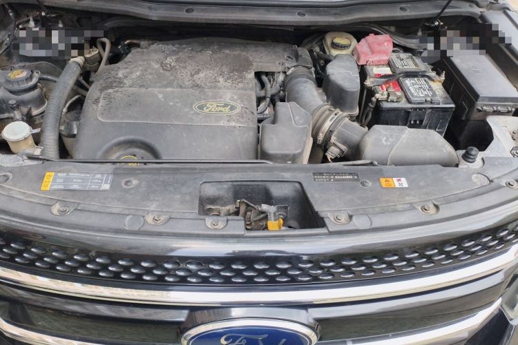 Used Ford Explorer 2013 3.5L Deluxe Model Engine Bay