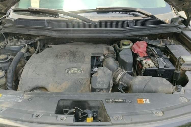 Used Ford Explorer 2013 3.5L Deluxe Model Engine Bay