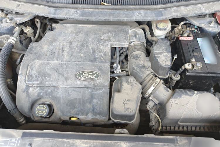 Used Ford Explorer 2013 3.5L Deluxe Model Engine Bay