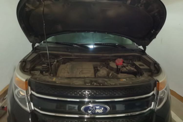 Used Ford Explorer 2013 3.5L Prestige Model Engine Bay