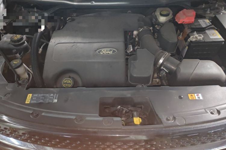 Used Ford Explorer 2013 3.5L Deluxe Model Engine Bay