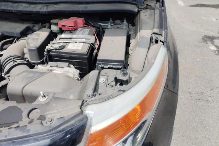 Used Ford Explorer 2013 3.5L Deluxe Model Engine Bay Left