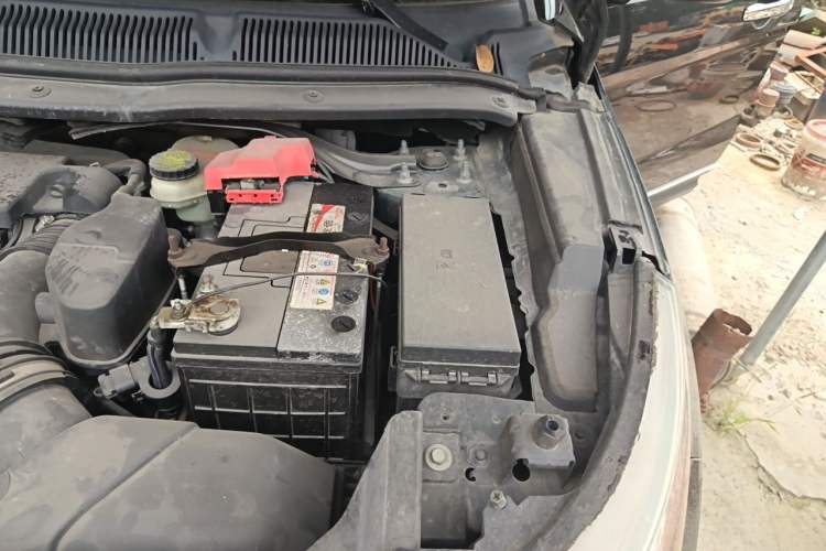 Used Ford Explorer 2013 3.5L Deluxe Model Engine Bay Left